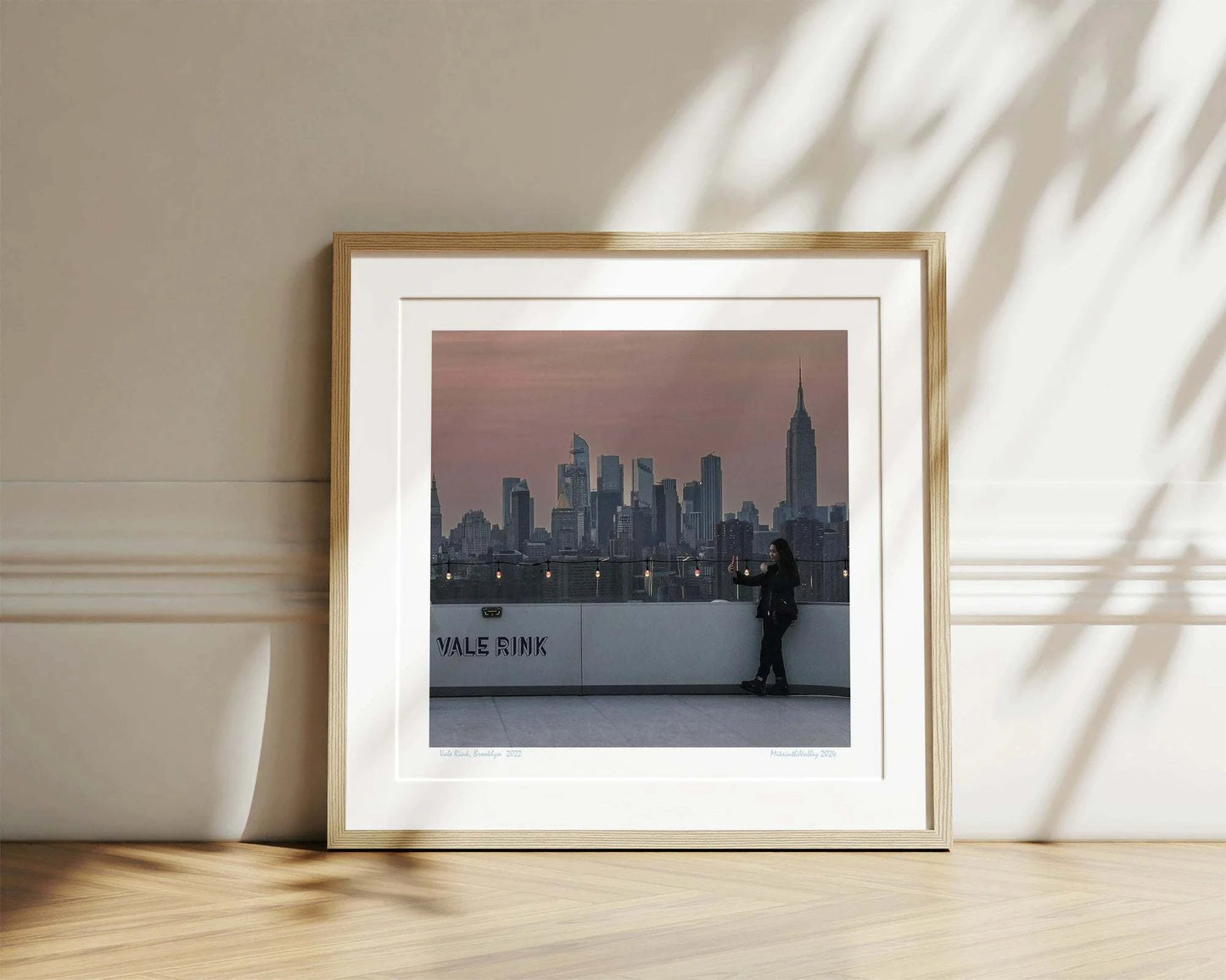 Vale Rink Eislaufbahn mit Blick auf die atemberaubende Skyline von Manhattan