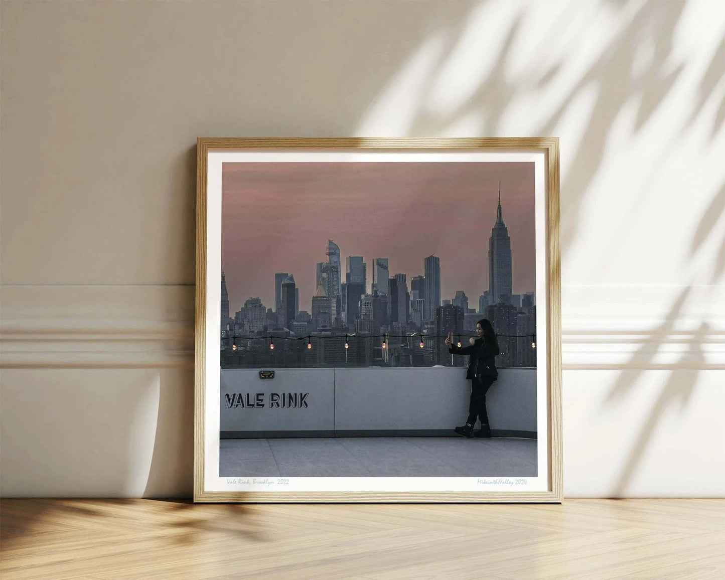 Vale Rink Eislaufbahn mit Blick auf die atemberaubende Skyline von Manhattan